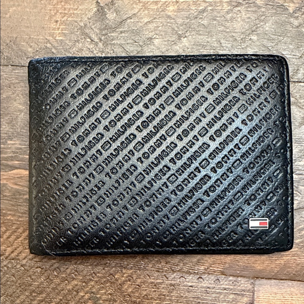 Black leather Tommy Hilfiger men’s wallet bifold ID holder GUC